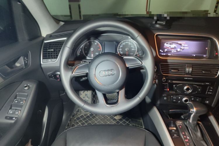 Used Audi Q5 2017 40 TFSI Ambition Edition Steering Wheel