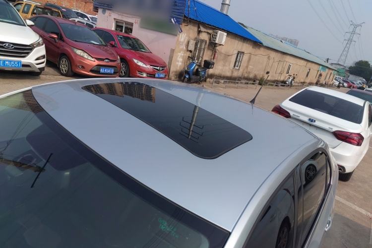 Used Volkswagen Santana 2015 1.6L Manual Comfort Edition Roof