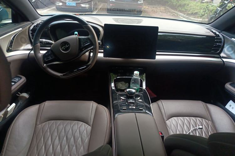 Used BYD Han 2024 EV Glory Edition 506KM Front-Wheel-Drive Premium Model Center Console