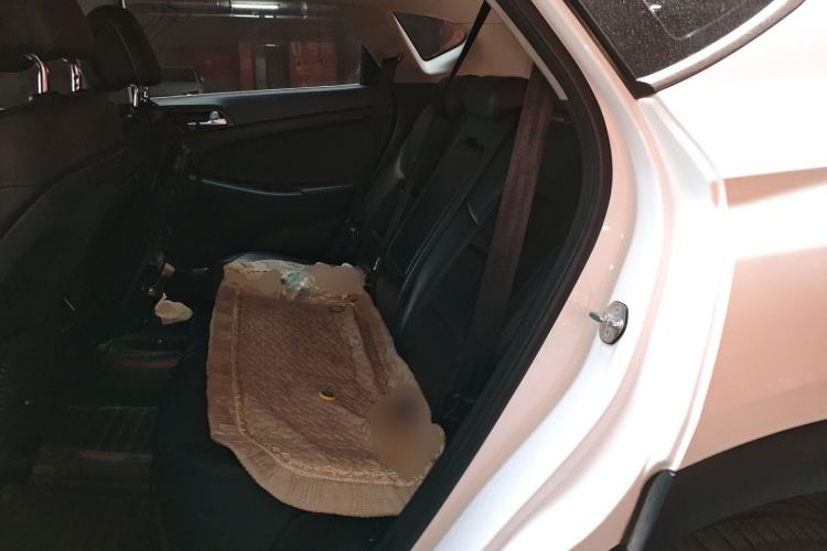 Used Hyundai Tucson 2015 1.6T Dual-Clutch Two-Wheel-Drive Smart Model Left Rear Seat