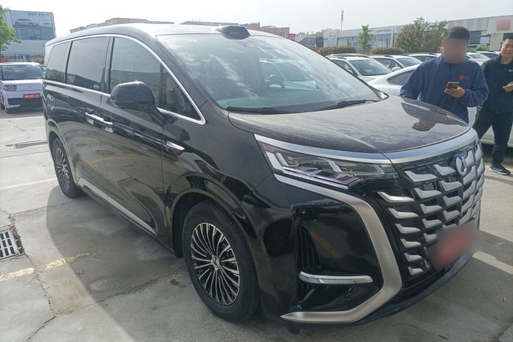 Used Denza D9 2025 DM-i Smart Drive 1020 Four-Wheel Drive Deluxe Model
