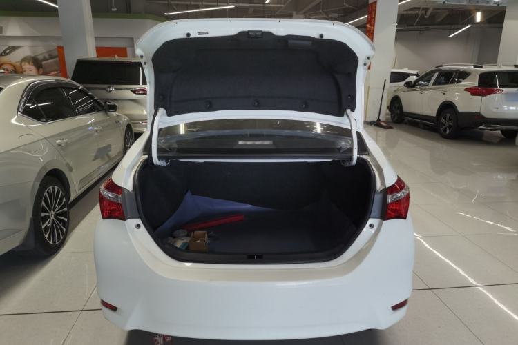 Used Toyota Corolla 2017 1.6L CVT GL Trunk