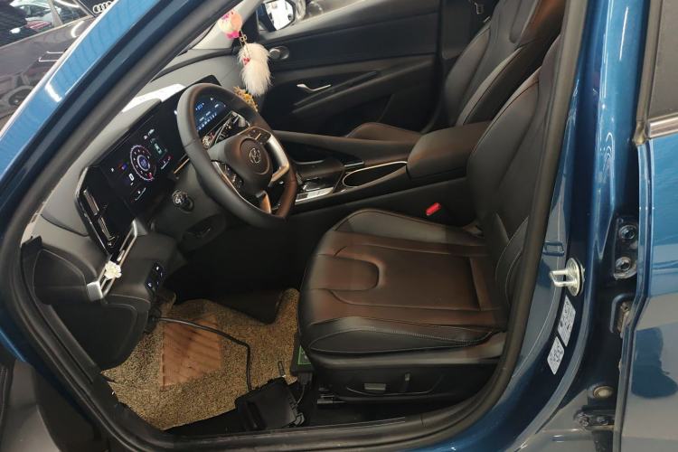 Used Hyundai Elantra 2022 1.5L CVT LUX Prestige Edition Left Front Seat