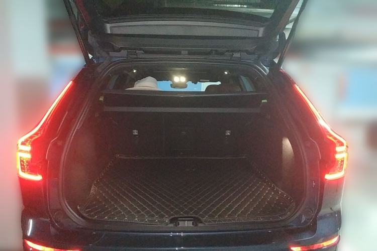 Used Volvo XC60 2023 B5 4x4 Smart Luxury Edition
