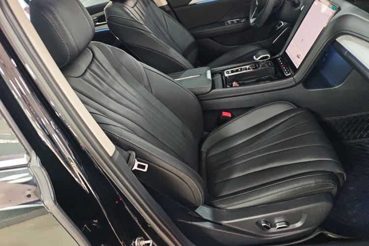 Used Hongqi H5 2025 2.0T Automatic Flag Edition – 500 000 Units Commemorative Version
