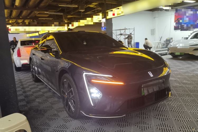 Used Avatr 06 2025 Ultra Pure Electric Edition Front Right 45 Deg