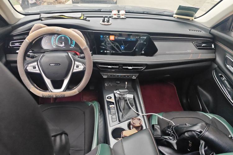 Used CHANGAN OSHAN X7 PLUS 2022 1.5T Blue Whale Edition Automatic Prestige Version Center Console