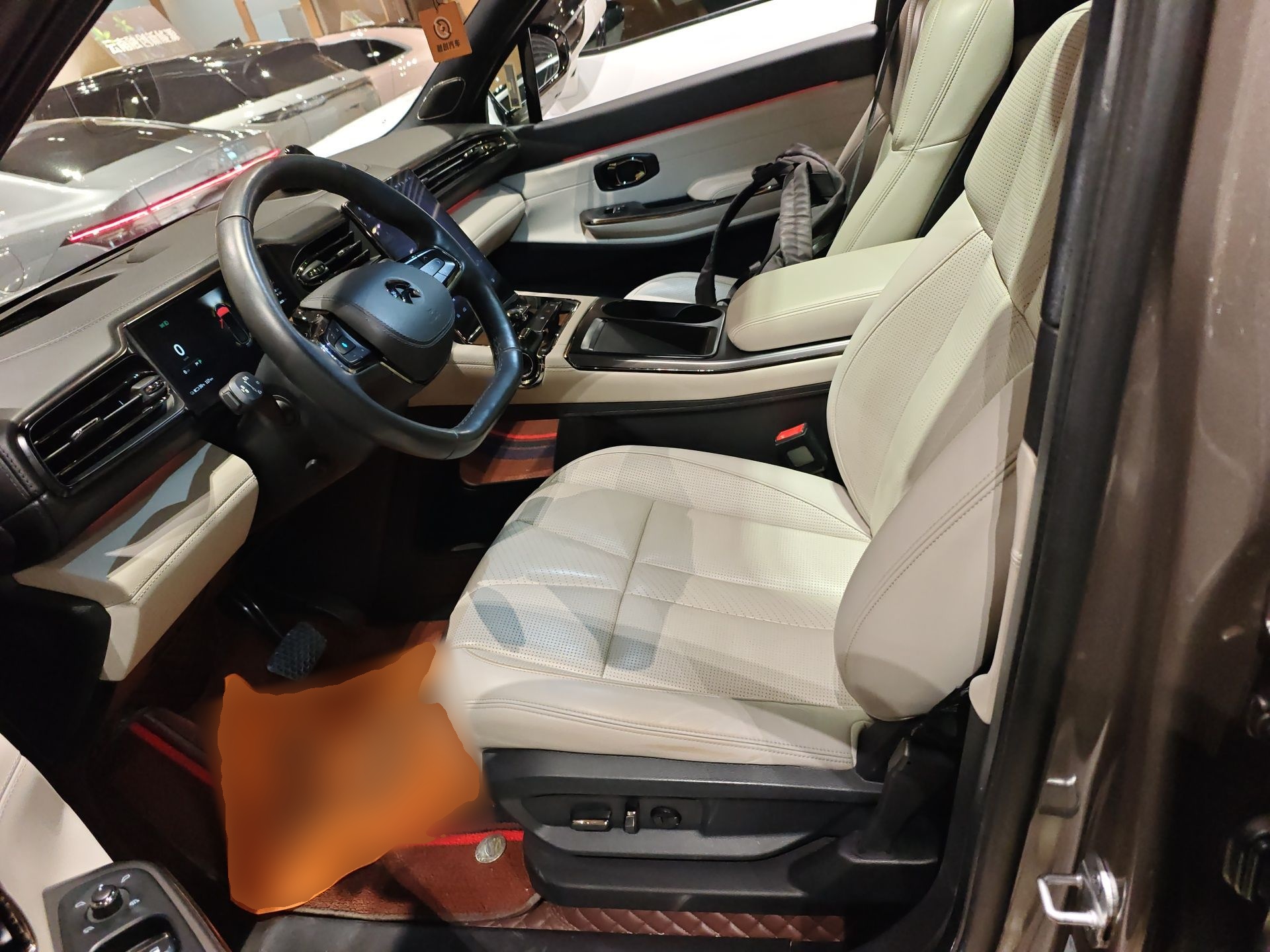 المقاعد الأمامية داخل السيارة