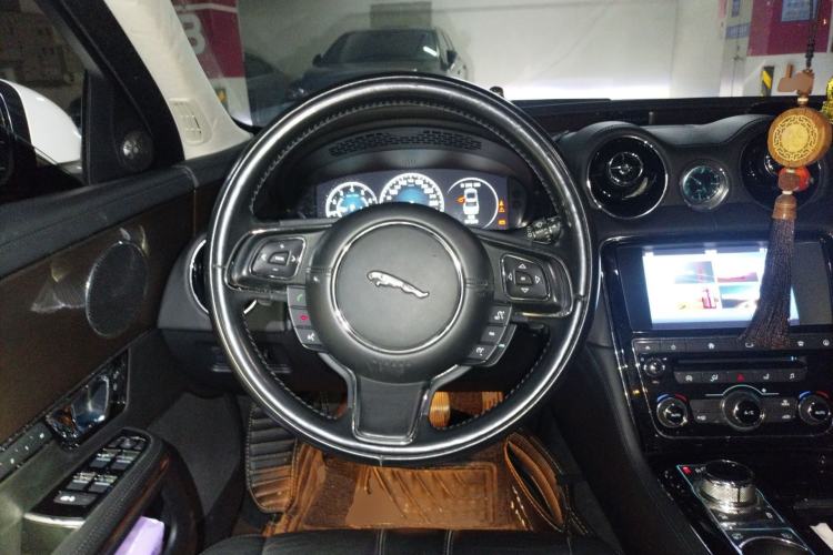 Used Jaguar XJ 2016 XJL 2.0T Two-Wheel-Drive Elegant Business Edition Steering Wheel