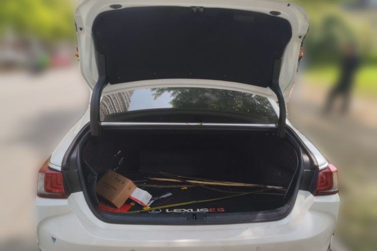 Used Lexus ES 2020 300h Premier Edition