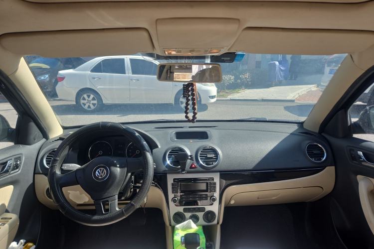 Used Volkswagen Lavida 2011 1.6L Automatic PinYou Edition Center Console