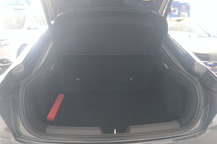 Used CHANGAN UNI-V 2024 1.5T High-Energy Version Trunk