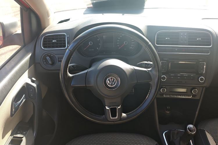 Used Volkswagen Polo 2012 1.6L Cross Polo MT Steering Wheel