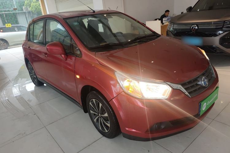 Used Venucia R50 2013 1.6L Automatic Fashion Edition Front Right 45 Deg