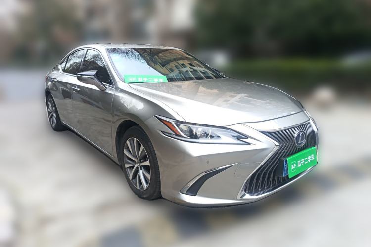 Used Lexus ES 2020 300h Premier Edition