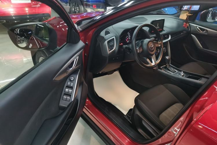 Used Mazda CX-4 2018 2.0L Automatic Two-Wheel Drive Blue Sky Dynamic Version China VI Standard Driver Seat