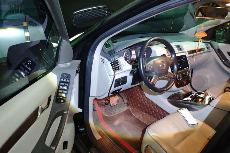 Used Mercedes-Benz R-Class 2010 R 350 L 4MATIC