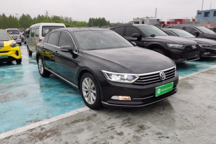 Used Volkswagen Magotan 2018 330TSI DSG Advanced Model Front Right 45 Deg