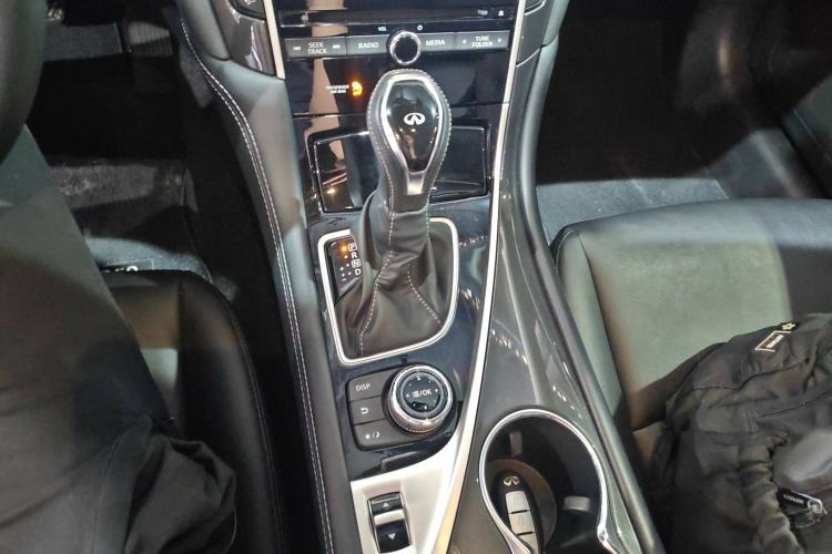 Used Infiniti Q50L 2018 2.0T Comfort Edition China V Standard Gear Lever