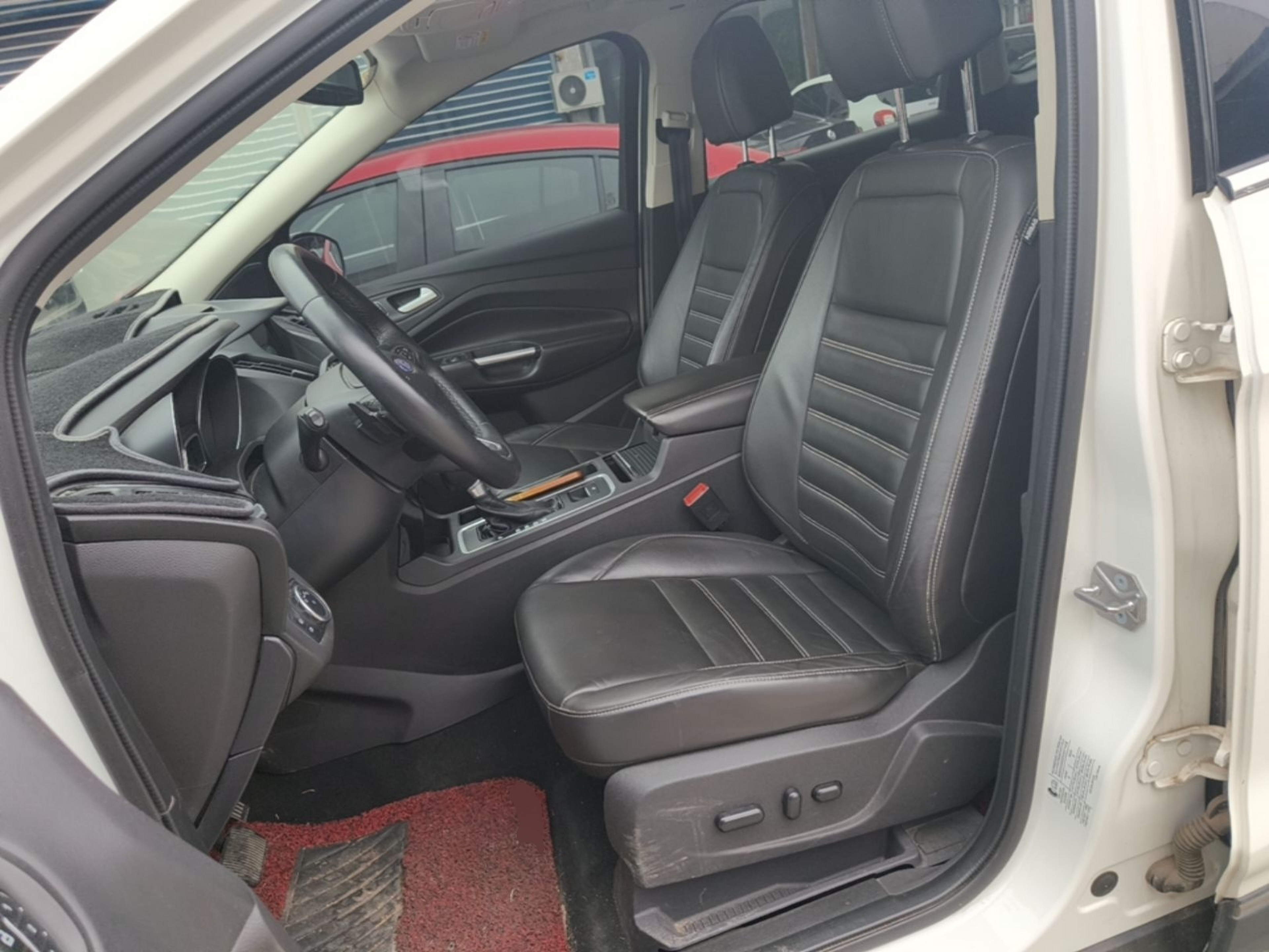 Vordere Reihe im Auto