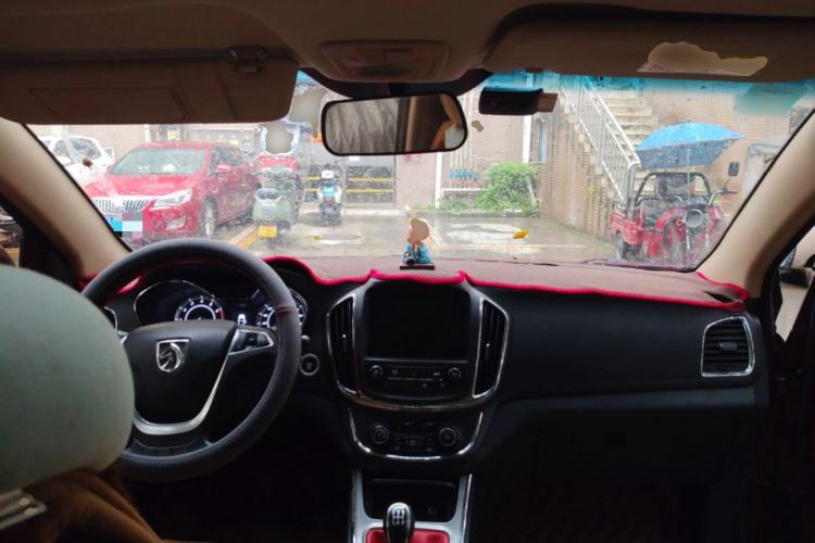 Used Baojun 560 2015 1.8L manual luxury version
