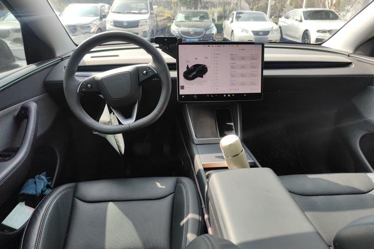 Used Tesla Model Y 2025 Rear-Wheel-Drive Version