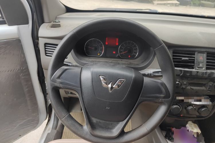 Used Wuling Rongguang V 2015 1.2L Practical Model
