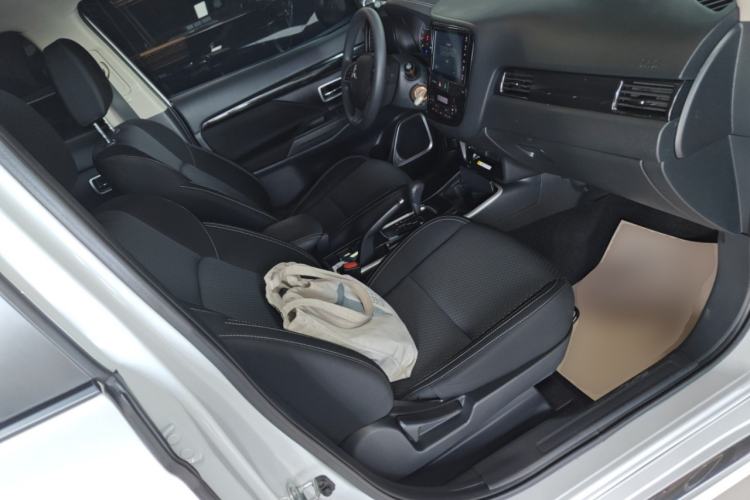 Used Mitsubishi Outlander 2021 Revised Version 2.0L Two-Wheel Drive Comfort Edition 5 Seats
