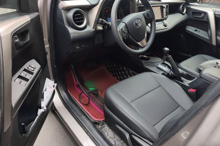 Used Toyota RAV4 2015 2.0L CVT Two-Wheel Drive Fashion Edition Driver Seat