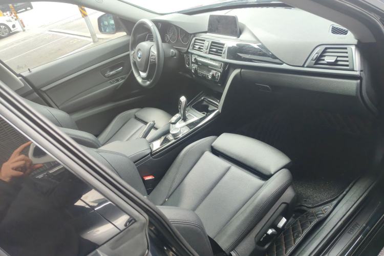 Used BMW 3 Series GT 2019 320i Sport Edition Right Front Seat