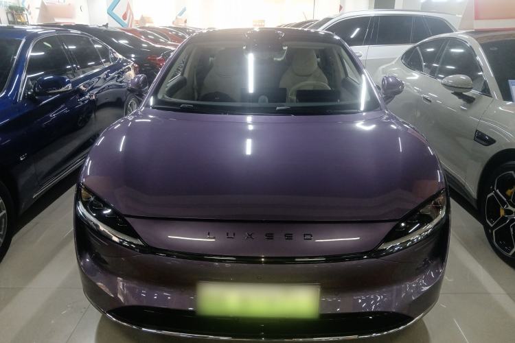 Used Hima Luxeed S7 2025 855 km Max Front