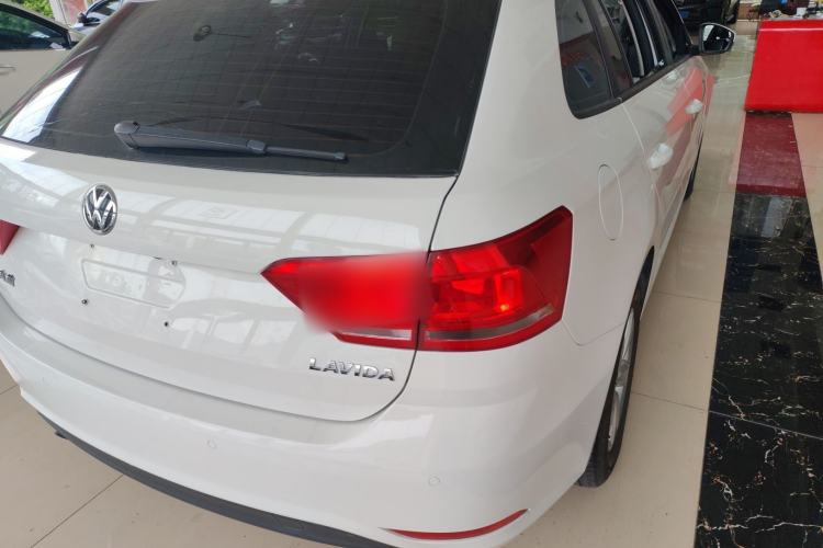 Used Volkswagen Gran Lavida 2015 1.6L Automatic Fashion Edition Right Rear Taillight