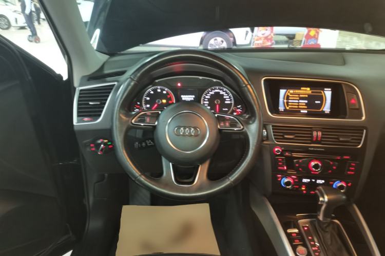 Used Audi Q5 2017 Plus 40 TFSI Technology Model