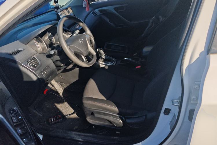 Used Hyundai Elantra (5th Generation / Langdong) 2015 1.6L Automatic Fashion Model