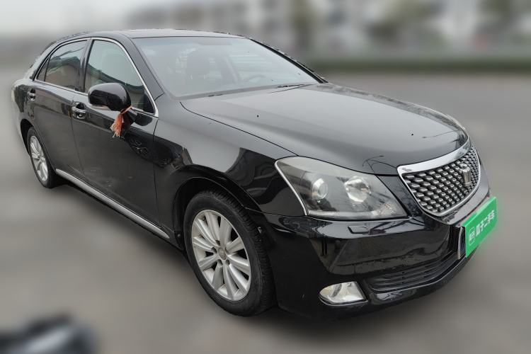 Used Toyota Crown 2012 2.5L Royal Saloon Deluxe Edition Front Right 45 Deg