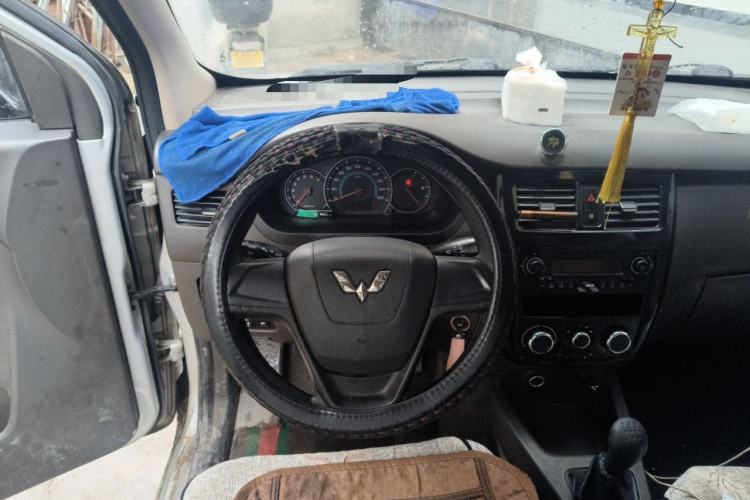 Used Wuling Rongguang V 2016 1.5L Standard Version
