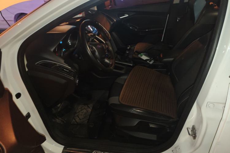 Used Ford Focus 2012 Hatchback 1.6L Manual Fashion Edition
