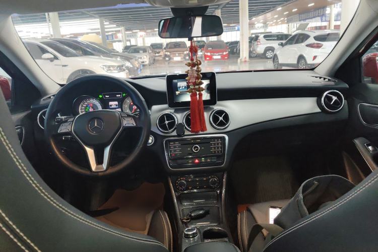 Used Mercedes-Benz GLA 2016 GLA 200 Sport Edition Center Console