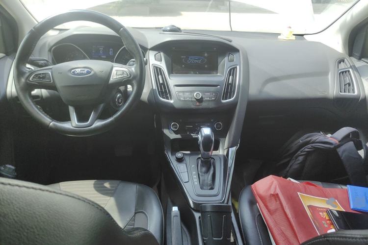 Used Ford Focus 2015 Sedan EcoBoost 180 Automatic Elite Model Center Console