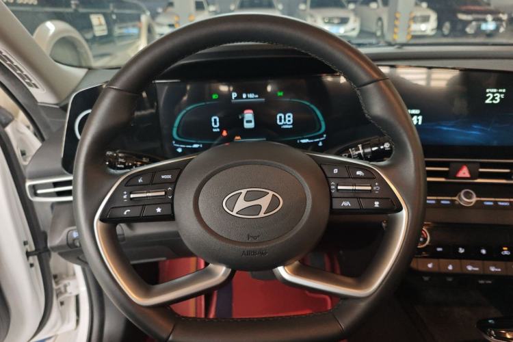 Used Hyundai Elantra 2023 1.5L CVT LUX Prestige Edition Steering Wheel