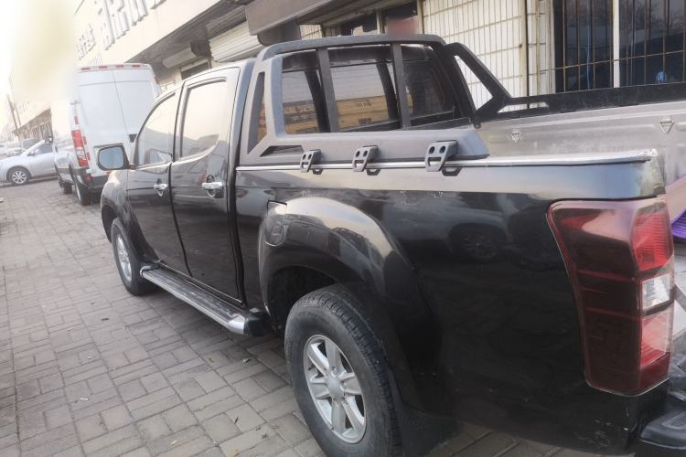 Used Isuzu D-MAX 2020 2.5T Two-Wheel Drive Manual Navigation Version China VI Standard Extended Length JE4D25Q6A
