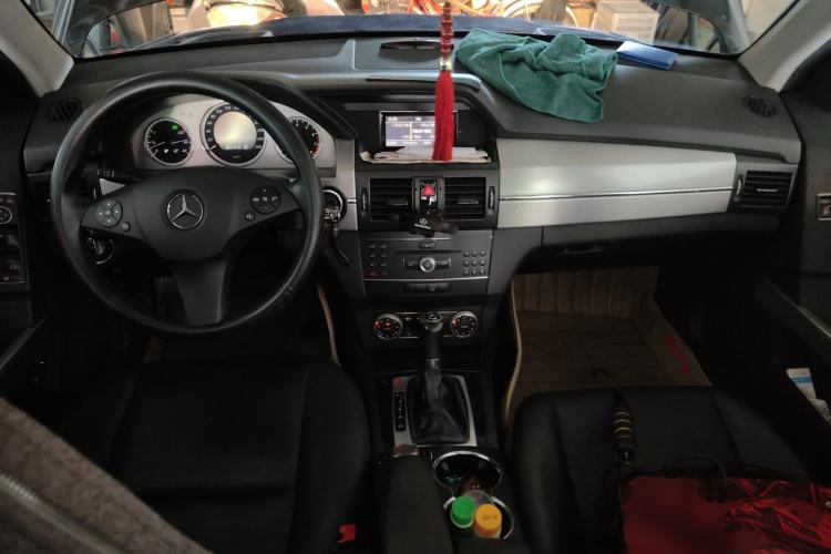 Used Mercedes-Benz GLK-Class 2011 GLK 300 4MATIC Fashion Model Center Console