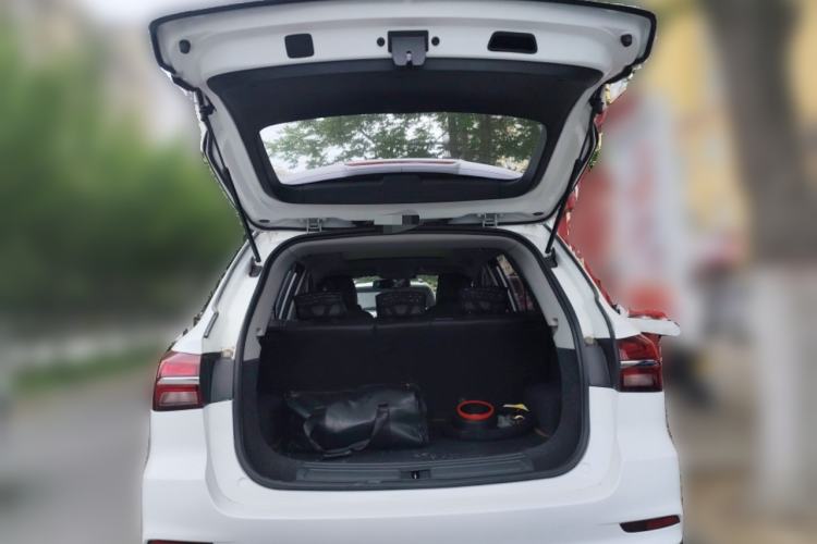 Used Roewe RX5 2016 20T Two-Wheel Drive Automatic Internet Smart Edition Trunk