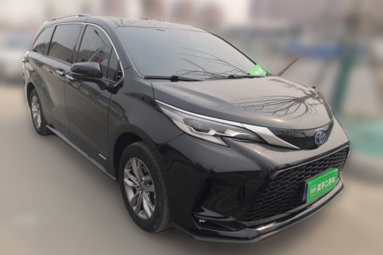 Used Toyota SIENNA 2021 2.5L Hybrid Ultimate Edition Front Right 45 Deg