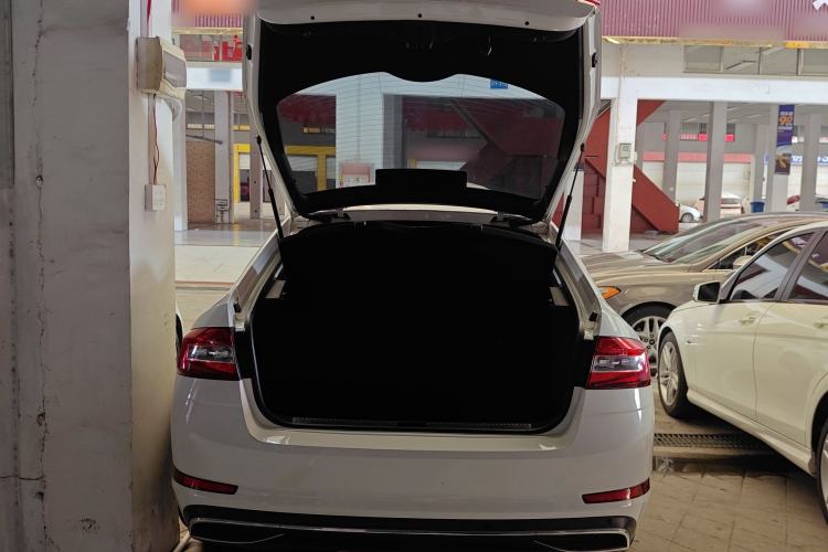 Used Skoda Octavia 2019 1.5L Automatic Smart Drive Luxury Edition China VI Standard