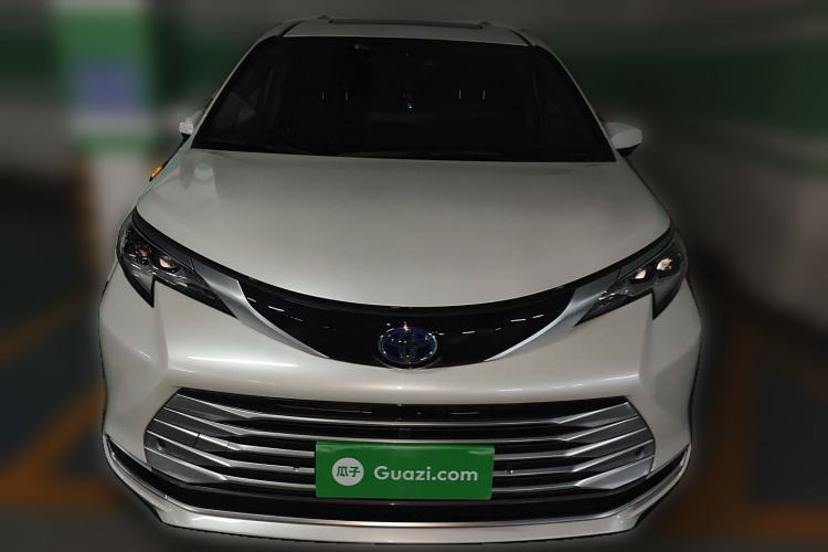 Used Toyota SIENNA 2021 2.5L Hybrid Platinum Edition Front