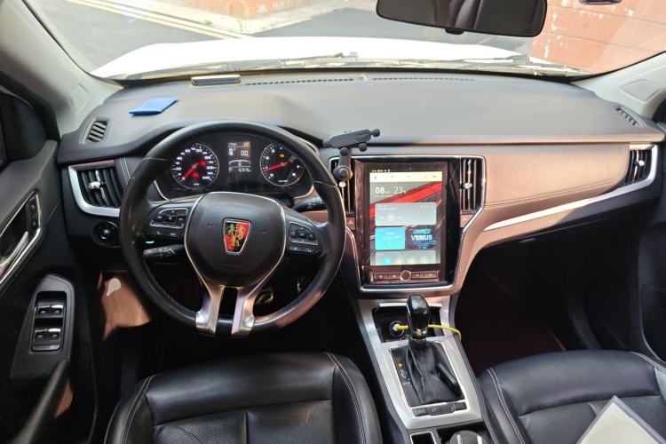 Used Roewe RX5 2016 20T Two-Wheel Drive Automatic Internet Smart Edition Center Console