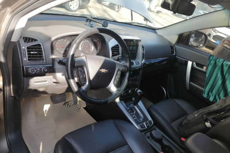 Used Chevrolet Captiva 2015 2.4L 4x4 Flagship Edition 7-Seater