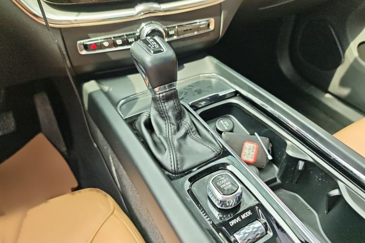 Used Volvo XC60 2019 T5 4x4 Smart Edition China V Standard Gear Lever