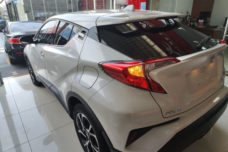 Used Toyota C-HR 2020 2.0L Leading Edition Exterior 2